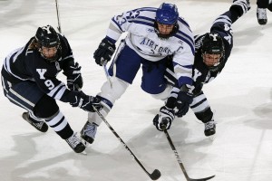 开云官网在线-冠军球队球员参与社区环保活动树立良好形象，社区足球队