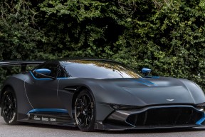 开云体育-中国羽毛球队启用年轻阵容锻炼新人，中国青年羽毛球队